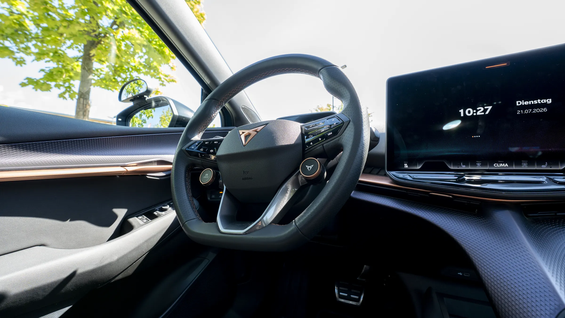 Cockpit des elektrischen Fahrschulautos von MultiMove