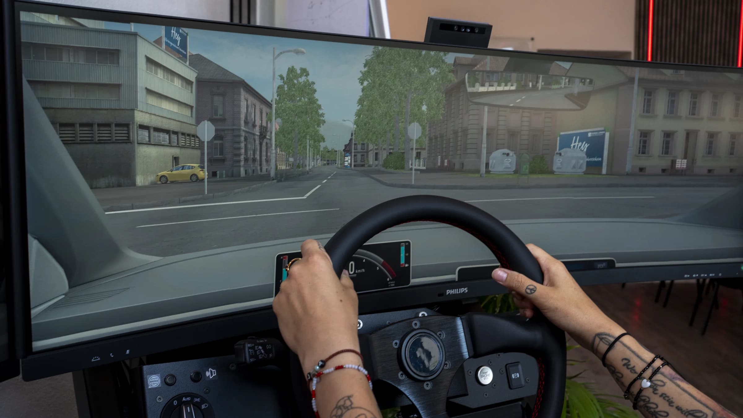 Fahrschülerin trainiert am Fahrsimulator von MultiMove